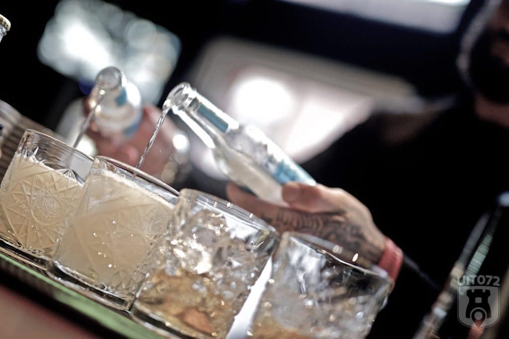 Fellini: gin & tonic schenken