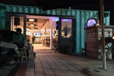 Ingang van de container (Stadsstrand de Kade)