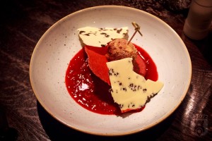 rood fruit compôte | vanille ijs | witte chocolade met olijf