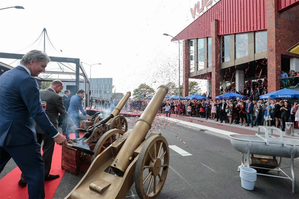 Vue Alkmaar - kanonnen bij opening