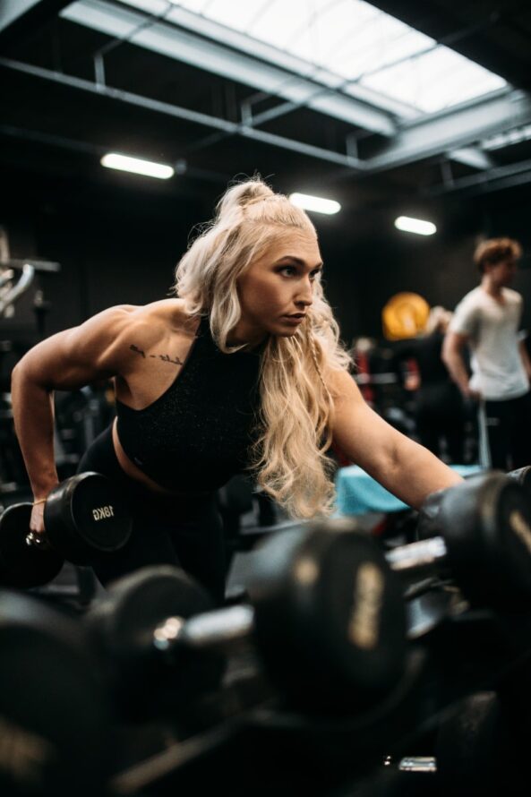 shannon-delilah-dumbells