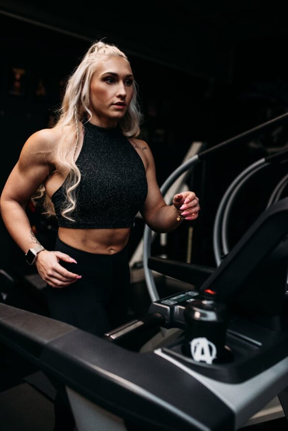 shannon-delilah-running