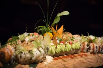 Plank vol sushi bij Bubbels & Bites