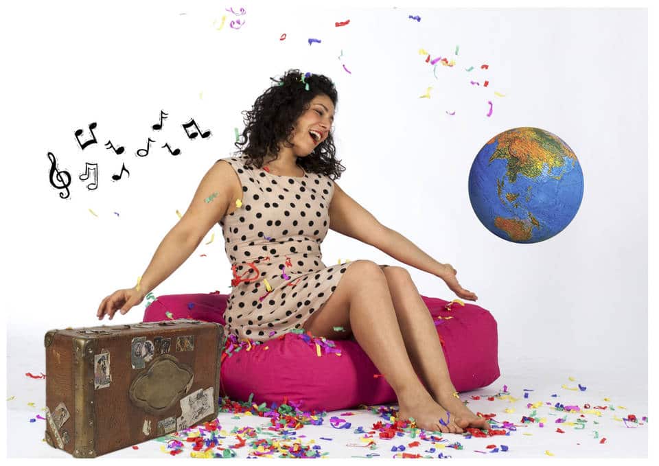 Maya Zingt de Wereld Rond