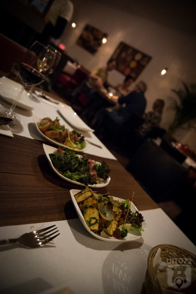 UIT INDIA Alkmaar - voorgerechten op tafel