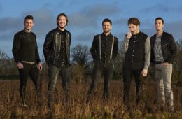 Van Huys Uit in het gras