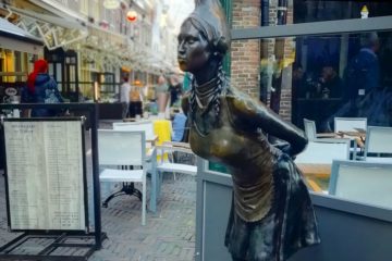 Alkmaars kussend kaasmeisje