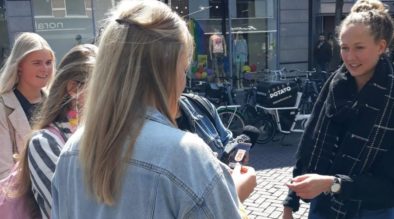 op de set met de meiden - de meisjes tegen de jongens - UIT072 (1)