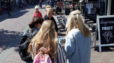 Met de meiden - de meisjes tegen de jongens - UIT072