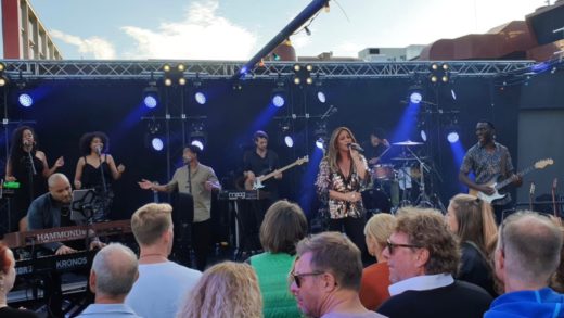 Rooftop- Show-Victorie-Alkmaar-Trijntje-Oosterhuis5 - UIT072