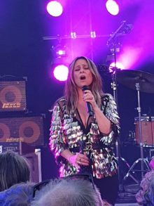 Rooftop-show-Victorie-Alkmaar-Trijntje-Oosterhuis1 - UIT072