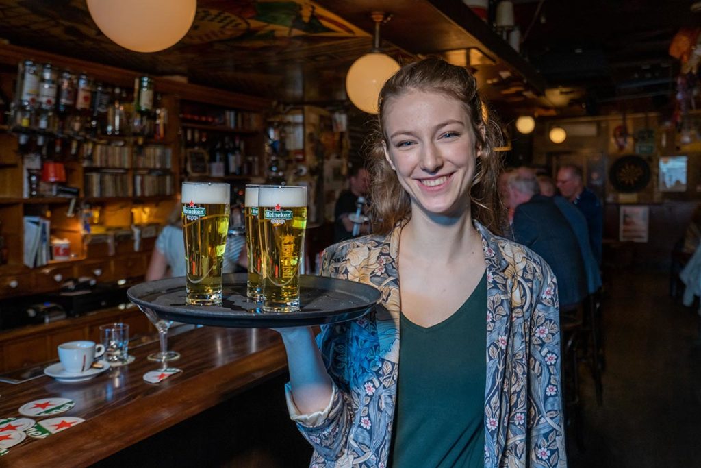 Isa -Café De Pilaren (leukste bartender van Alkmaar)