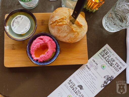 Noorderlicht - Hummus, peterselie olie, spelt brood