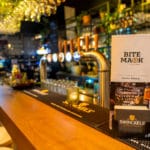 Bitemark zes verschillende bavaria biertjes van de tap