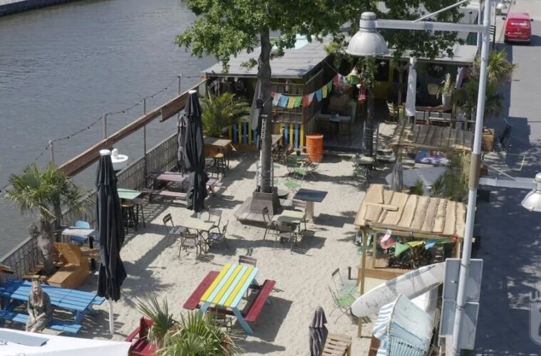 Terras de Kade boven