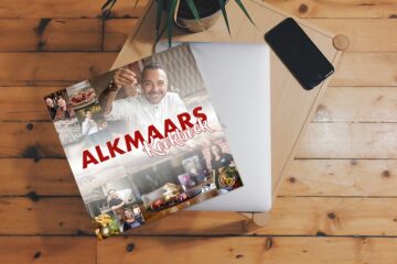 Alkmaars Kookboek op tafel