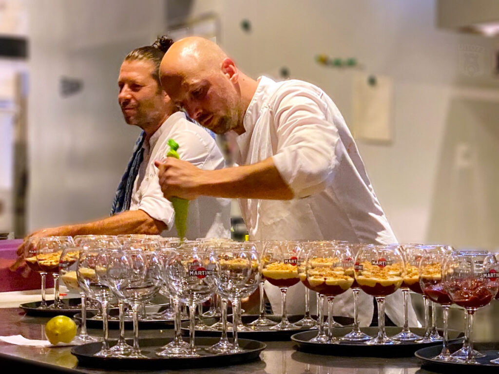 lemon curd, rabarber en G&T schuim