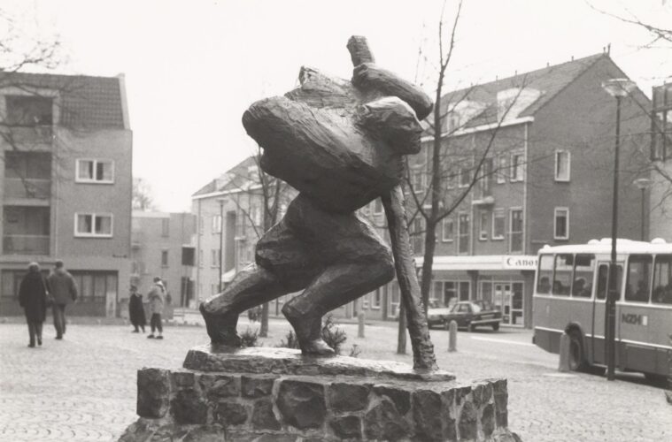 Maarten van der Meij standbeeld met polsstok