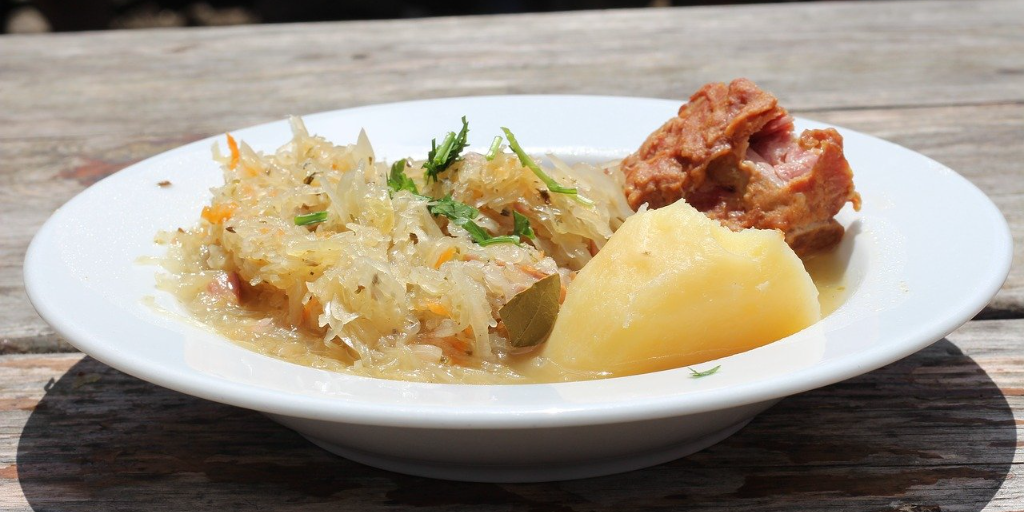 Heel Alkmaar eet zuurkool parelhoen