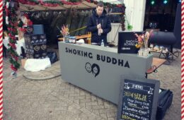 Kerstomen Drive Through Alkmaar Smoking Buddha