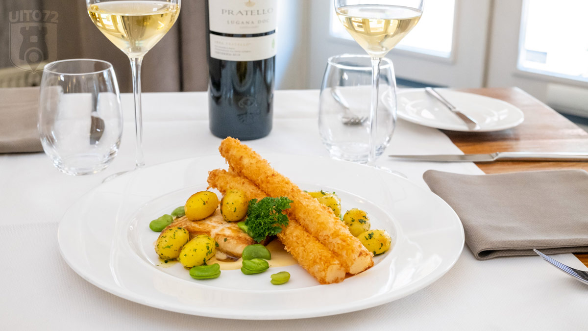 Gebakken heilbot met Hollandse asperges, tuinboontjes, pommes parisienne en een mosterd beurre blanc