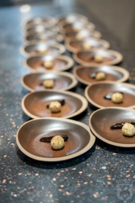 Geitenkaas in lentekruiden | zwarte peer