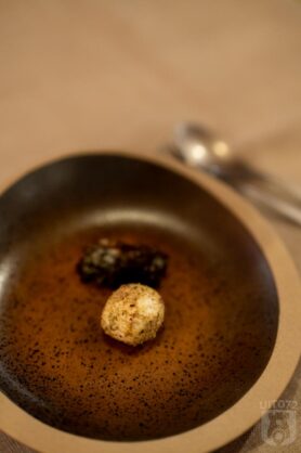 Geitenkaas in lentekruiden | zwarte peer