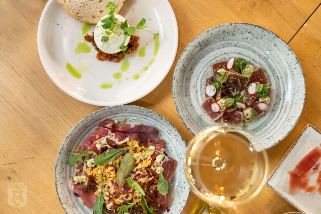 Fnidsen: Burrata, Gerookte rib eye, Tonijn