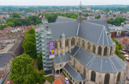 Klim naar het grote raam