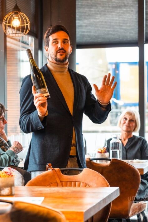 Wouter presenteert wijn - Wining & Dining (RAILS)